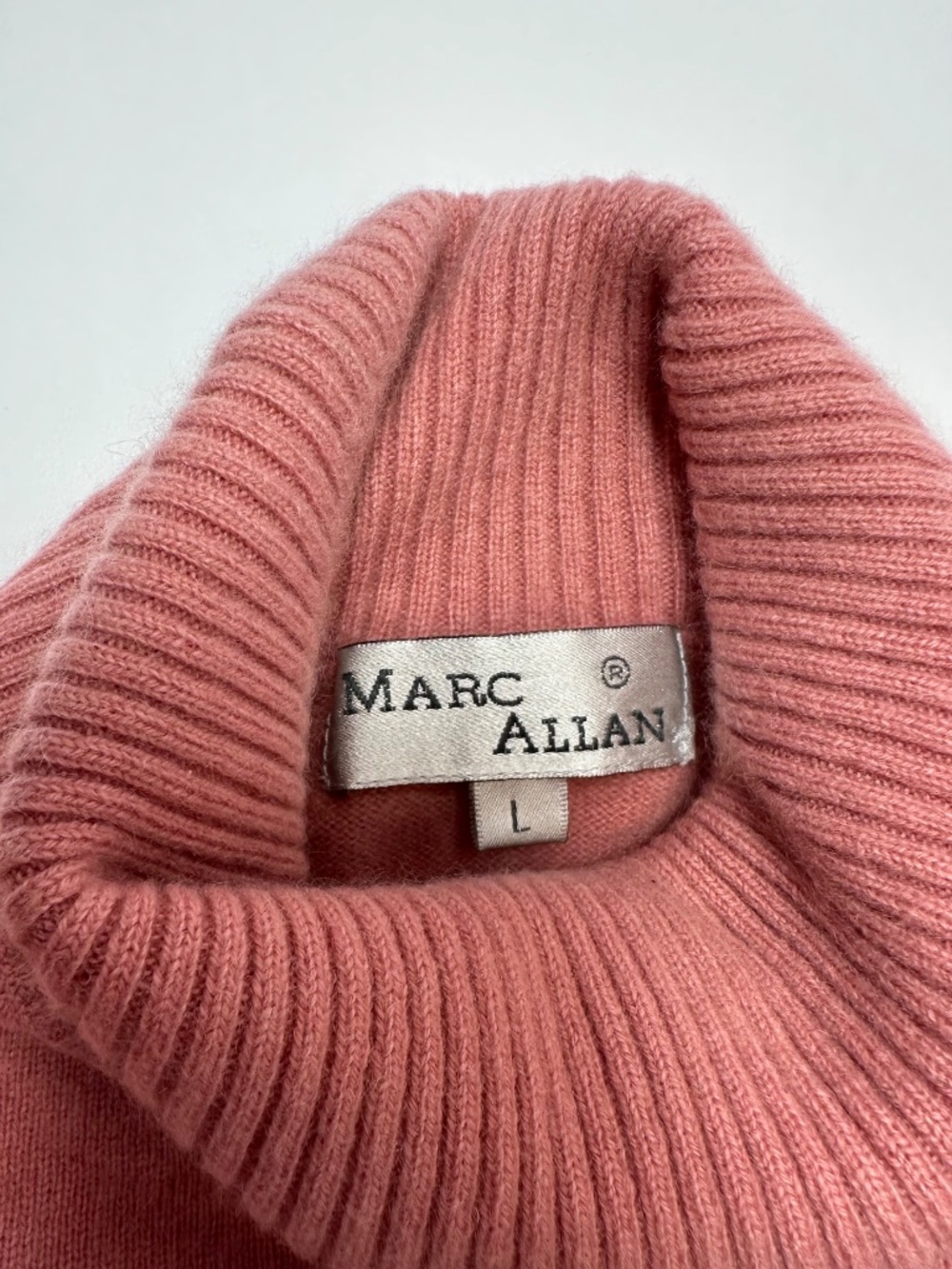 Marc Allan 100% Cashmere Sweater | Turtleneck | Pink Cozy Knit | Size L - Picture 5 of 13